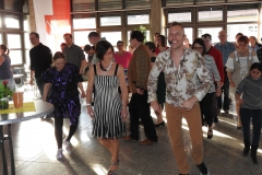 Und weiter gehts...Sascha Wolf zeigt den Teilnehmern die nächsten Tanzschritte