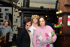 Begrüßung beim Tanztreff gehört immer dazu...