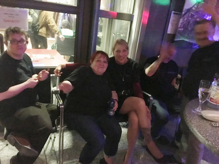 Die fleißigen Helfer ... die Hexen sind da:)2017-04-30 21.54.33