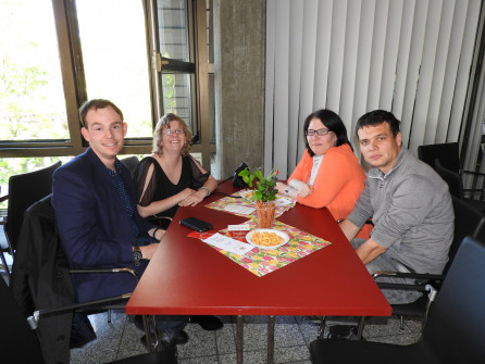 2 Paare die sich vom Tanztreff kennen