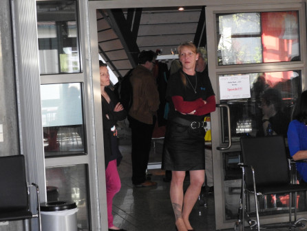 Fay - macht den Einlass... jetzt muss ich doch mal kucken:)