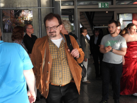 Der Saal füllt sich