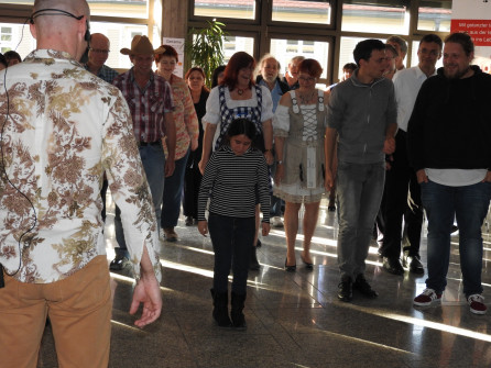 Alle schaffen es mitzumachen... das liegt daran, dass es ein toller Leher ist!