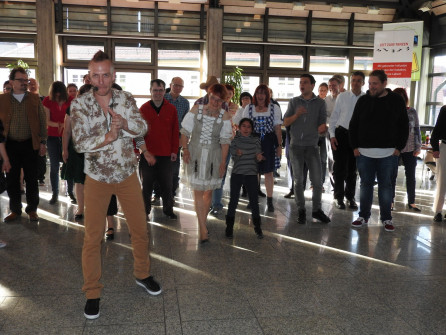 Er bewegt den ganzen Saal